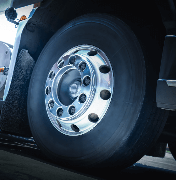 Roue d'un camion, en liaison avec le sol